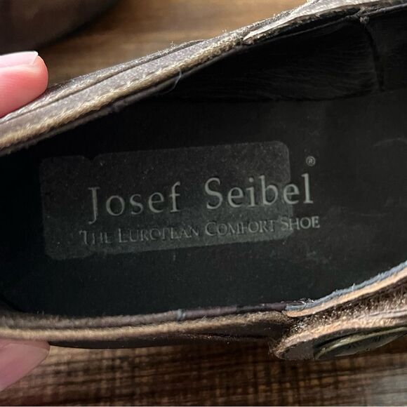 Josef Seibel Leather Bronze Metallic Mary Jane Shoe with 1.5" Heel Size 40/8.5 - Picture 11 of 15